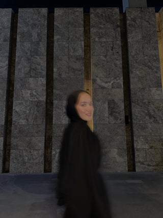 Nora Siyah Plise Elbise